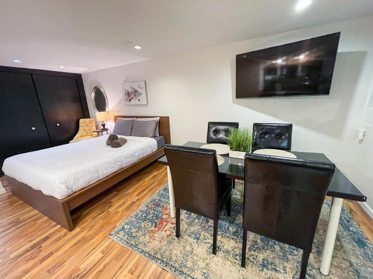 Wrigley Garden Unit Apartment