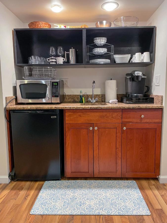 Apartment Wrigley Garden Unit *